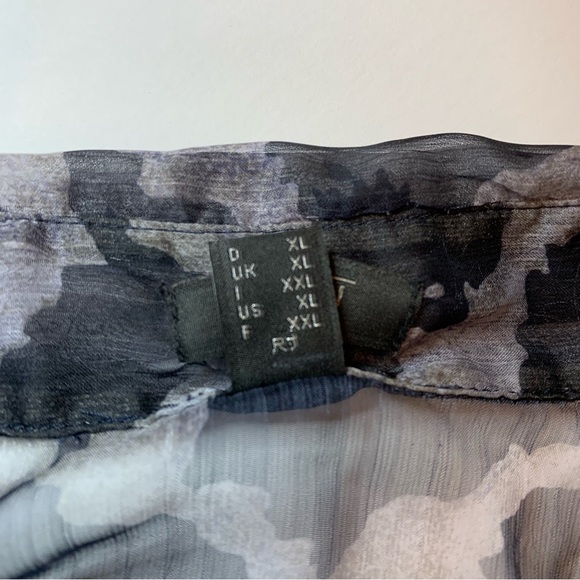 Grey & black sheer animal print button down top Esprit Collection. Sz XL - Picture 7 of 7